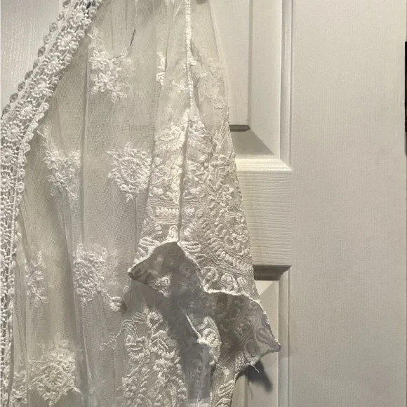 Elegant White Lace Kimono - Picture 2 of 9